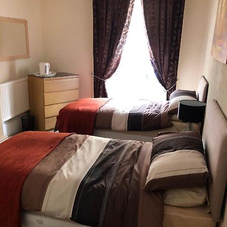 Wellington Tavern Accommodation Дьюсбери Экстерьер фото